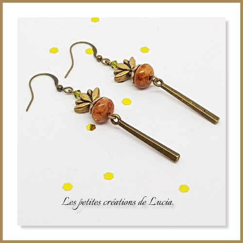 Boucles d'oreilles pendantes, marron, perles tchèques, lotus en métal bronze