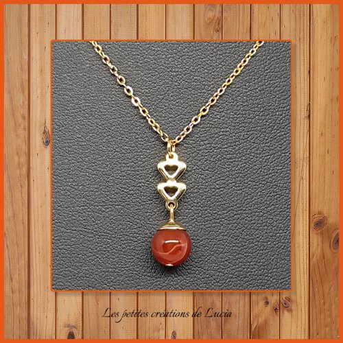 Pendentif, chaîne et connecteur "double coeur" en acier inoxydable doré, perle naturelle rouge orangé