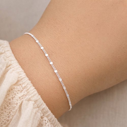 Bracelet argent maille carrée plate – bijou moderne et minimaliste pour femme