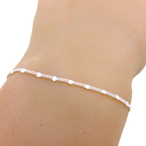 Bracelet argent maille carrée plate – bijou moderne et minimaliste pour femme