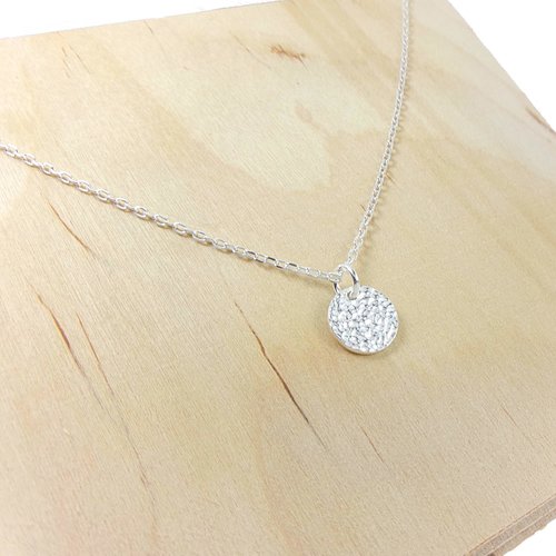 Collier en argent – médaille martelée – bijou symbolique et raffiné, style minimaliste et intemporel