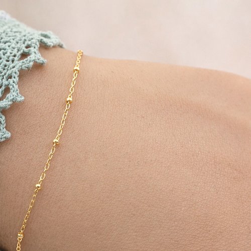 Bracelet fin en or gold filled chaîne perlée satellite