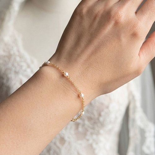 Bracelet 6 perles nacrées blanches - or 18 carats sur argent 925 - bijou mariage minimaliste - bracelet fin et discret - cadeau femme