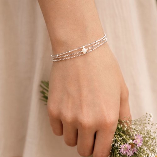 Bracelet multirang argent, perle blanche nacre, chaîne satellite, réglable 16-19 cm