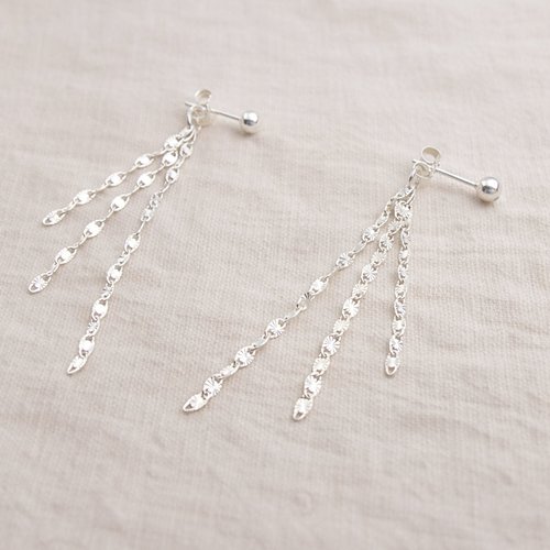Boucles d’oreilles argent 925 à puces et chaînes – bijou lumineux et moderne pour femme – élégance et mouvement