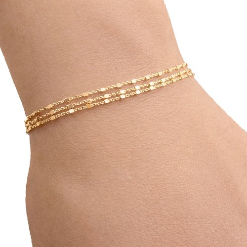Bracelet triple rang en or 18 carats – chaînes fines et perles carrées – bijou bohème chic et raffiné