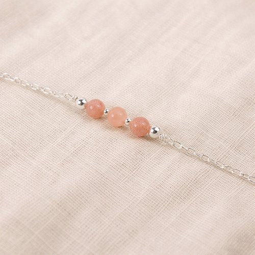 Bracelet fin en argent 925 et pierre de lune orange naturelle – bijou minimaliste féminin