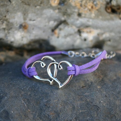 Bracelet suédine coeurs entrelacés violet