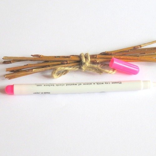 Stylo pour tissu effaçable à l'eau rose