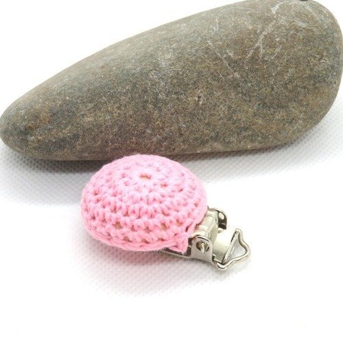 Pince clip attache tétine crocheté en coton rose