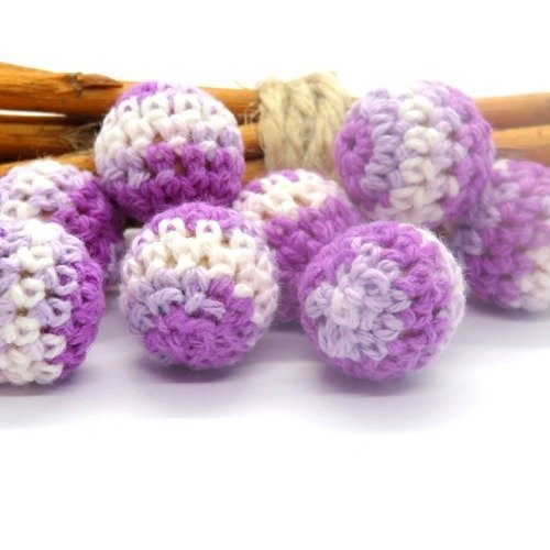 Perle en bois crochet coton dégradé violette  attache tétine....