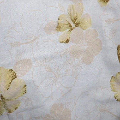 Tissu coton imprimé fleurs hibiscus dorée et marron 140 x 50 cm