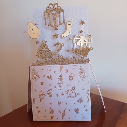 Carte 100% fait main noël pop up dans une boite originale