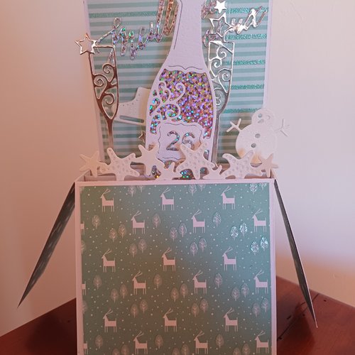 Carte 100% fait main nouvel an pop up dans une boite originale