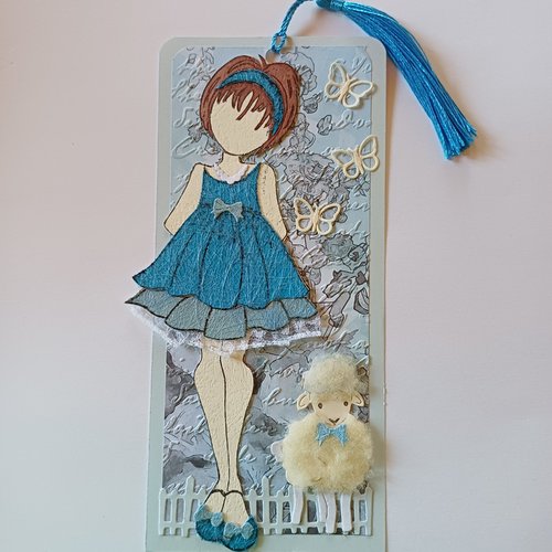 Carte ou marque page petite fille avec mouton