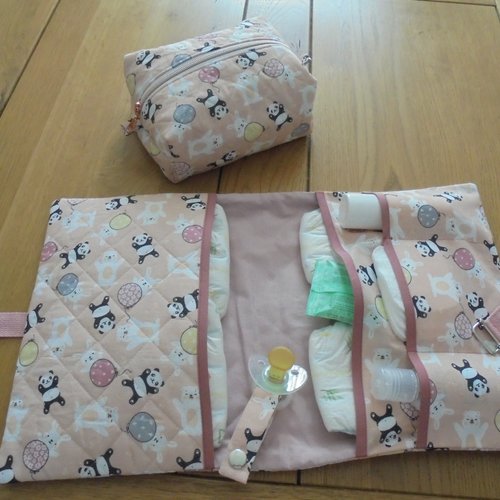 Pochette à langer + trousse de toilette