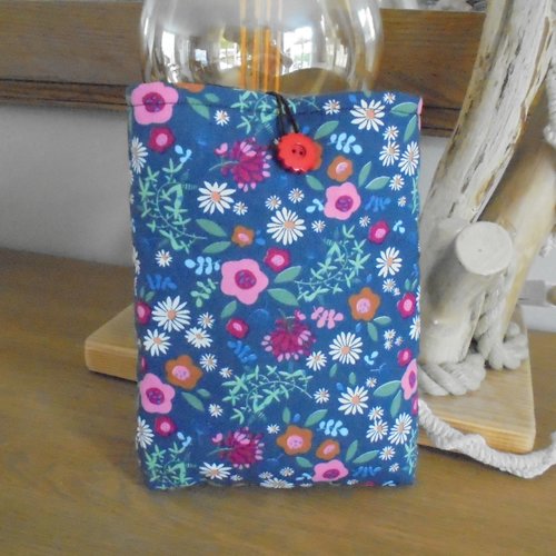 Pochette pour livre fermé par un bouton
