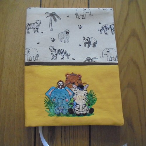 Protège carnet de santé brodé