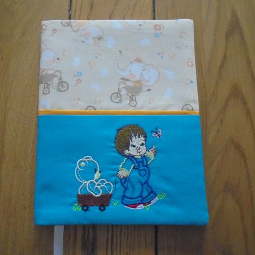 Protège carnet de santé brodé