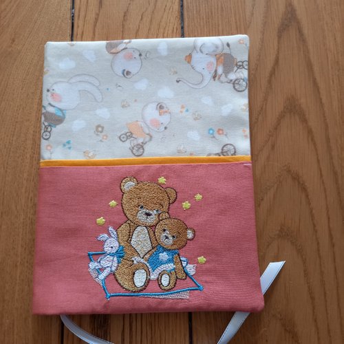 Protège carnet de santé brodé