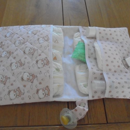 Pochette à langer et sa trousse de toilette