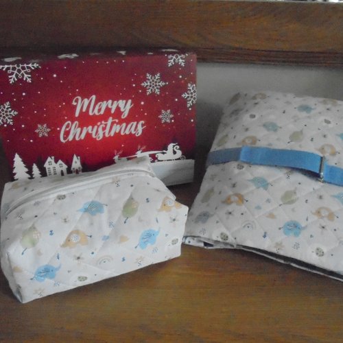 Pochette à langer nomade avec sa trousse de toilette dans sa * boîte cadeau *
