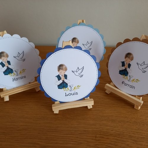 Marque places personnalisé posé sur un chevalet