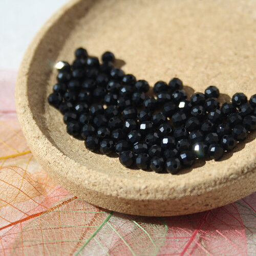 Perles tourmaline noire facettes 4 mm