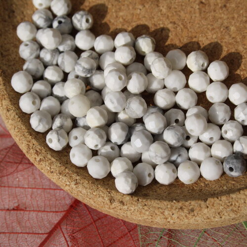 Perles en howlite facettes 4 mm
