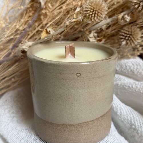 ️ bougie artisanale en grès – cire de coco – parfum frangipanier