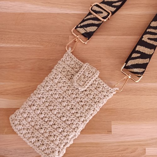 Pochette téléphone dorée