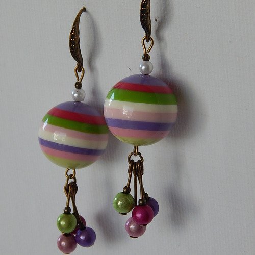 Boucles d' oreille multicolores perles et métal bronze.