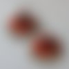 Boucles d'oreille pendantes, cabochons émaillés.