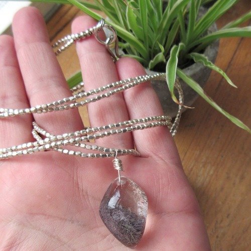 Vendu ..... paix des profondeurs: un collier romantique unisexe avec cabochon en quartz fantôme  !!!! 
