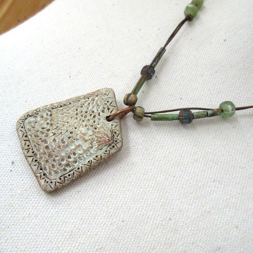 Vendu ....le sculpteur de rêves .... : une céramique talisman pour ce collier zen artisanal 