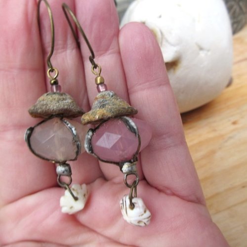 Un ailleurs : boucles d'oreille zen et tribes avec grosses perles en quartz rose et étain !!!!!