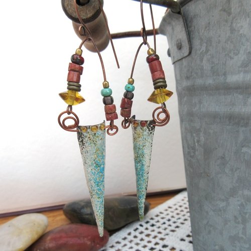 Vendu......des rires d'or : des boucles d'oreille rustiques, citadines avec pointes en émail artisanal !!!