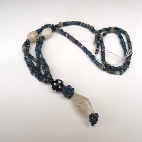 Vendu .....formes essentielles : un collier tribal de toute beauté en perles "djenné"