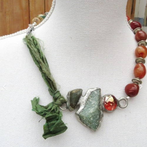 Vendu ..reserve balkis : plan paiement 2/3....légende népalaise ... : .cornaline pour ce collier tribal