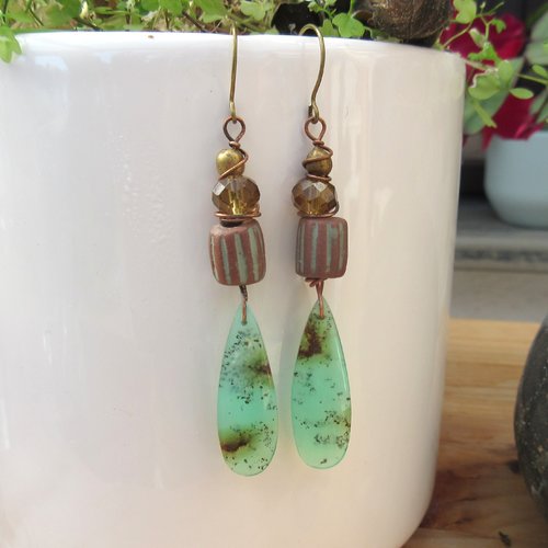 Vendu ...des essences naturelles: exquises pierres de chrysoprase pour ces boucles d'oreille zen et nomades !!!