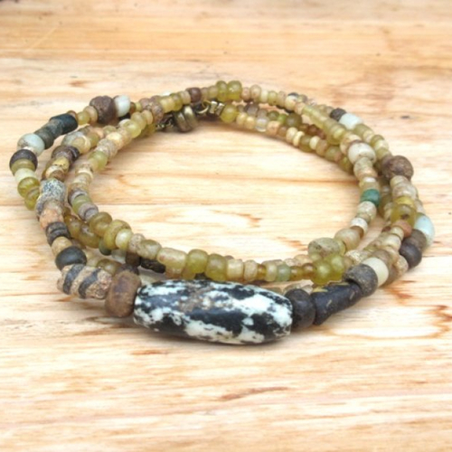 Vendu - un voyage de perles ..... : bracelet 4 rangs ou collier unisexe avec perles de fouille djenné