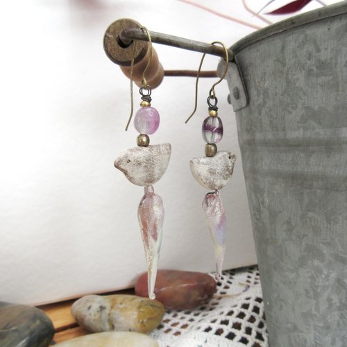 Vendu ...passage discret de lumières. :boucles d'oreille bohèmes/  perles en verre artisanal  et pioupiou céramique .