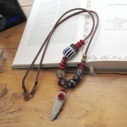 L'essence des souvenirs: collier rustique unisexe avec anciennes perles  chevrons african trade beads