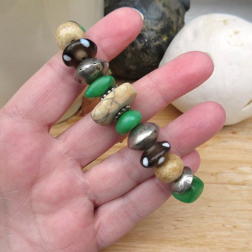 Messagers verdoyants : un bracelet ethnique talisman des temps anciens avec perle en pierre du néolithique !!!!!