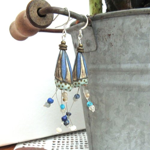 Vendu ...une caresse de papillon ...  : boucles d'oreille zen et romantiques avec ces splendides perles en porcelaine artisanale !!!!!