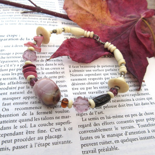 Des respirations : un bracelet nomade, éclectique et semi-rigide avec perle jaspe mokaite , perles en os ........