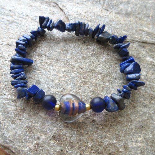 Une idée de liberté !!!!! : un bracelet ajustable boho chic citadin avec perle coeur en verre du japon et lapis lazuli ...