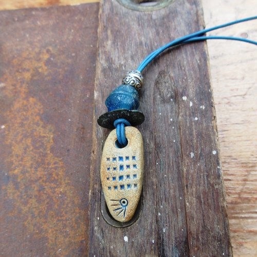 Les echos de pierres : un collier de style shaman avec céramique artisanale talisman...