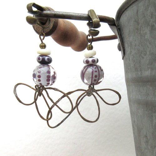 Essentielles : des boucles d'oreille rustiques, nomades avec lampworks en verre d'artiste  ....