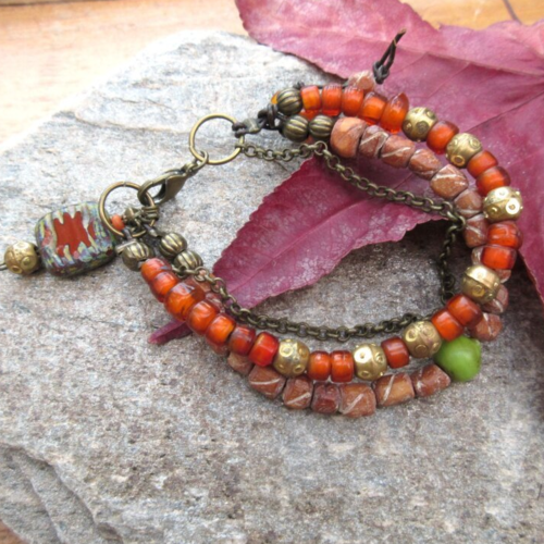Vendu- monologue poudre d'or .....: un bracelet tribal boho chic, citadin ,3 rangs...